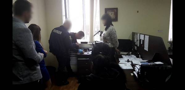 Мешканку Харківщини затримано при спробі підкупу прокурора 01