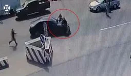 Разыскиваемый правонарушитель пытался скрыться и наехал на пограничника