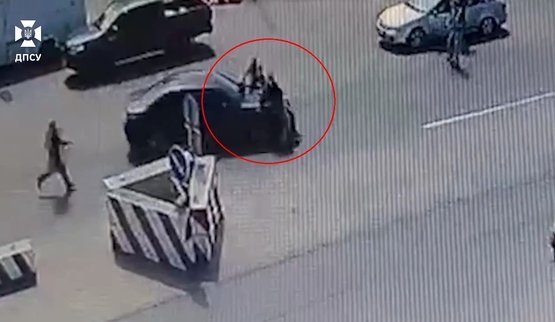 Разыскиваемый правонарушитель пытался скрыться и наехал на пограничника