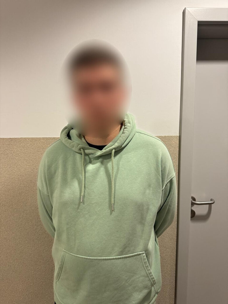 Киянин намагався виїхати за кордон під виглядом жінки з підробленими документами