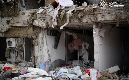 Удар РФ по будинку в Одесі: аварійно-рятувальні роботи завершено, загинули 8 людей, ще 16 - постраждали. ФОТОрепортаж