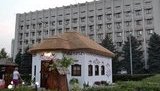 Депутаты в Одессе предлагают убрать "хатынку бракосочетаний" Саакашвили: "Не вписывается в ансамбль"