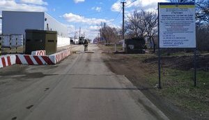 На Донбасі не працюють пункти пропуску "Гнутове" та "Мар'їнка"