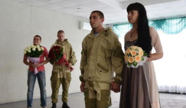 Mykolaiv Paratrooper Wounded in Fighting Married During Treatment in Hospital. PHOTOS
