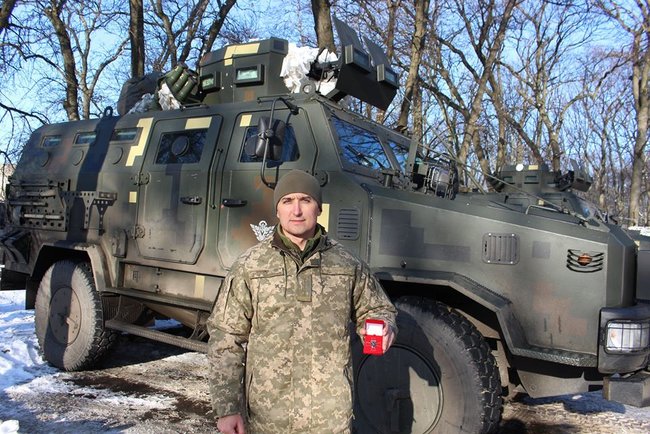 Командующий Объединенными силами наградил военнослужащих, выполняющих боевые задачи в районе проведения ООС 04