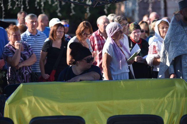 Із загиблим на Донбасі воїном 57-ї ОМПБр Андрієм Бєляєвим попрощалися в Нікополі 06 Із загиблим на Донбасі воїном 57-ї ОМПБр Андрієм Бєляєвим попрощалися в Нікополі 06