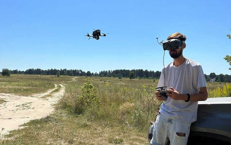Кожен українець має зібрати FPV-дрон: Як виготовляють ударні дрони Дикі Шершні, профінансовані читачами Цензор.НЕТ 03 Кожен українець має зібрати FPV-дрон: Як виготовляють ударні дрони Дикі Шершні, профінансовані читачами Цензор.НЕТ 03