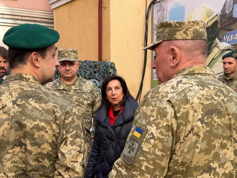 Міністерка оборони Іспанїі Роблес прибула до Києва
