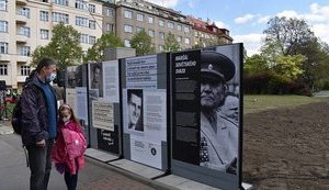 Вместо декоммунизации: в Праге на ул. маршала Конева повесили разъяснения