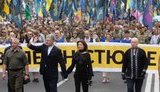 Кількість людей на Марші Незалежності є дуже тривожним дзвіночком для влади, - Порошенко. ФОТОрепортаж