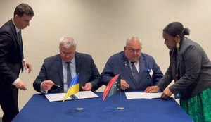 Ukraine and Papua New Guinea sign communiqué establishing diplomatic relations. VIDEO