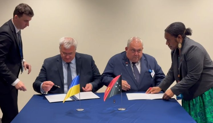 Ukraine and Papua New Guinea sign communiqué establishing diplomatic relations. VIDEO