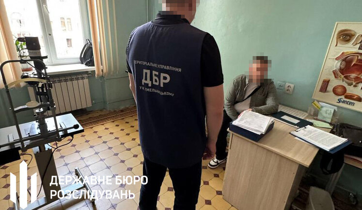 Разоблачен председатель ВВК в Черновцах, который выдавал фиктивные медсправки для уклонения от мобилизации, - ГБР. ФОТО