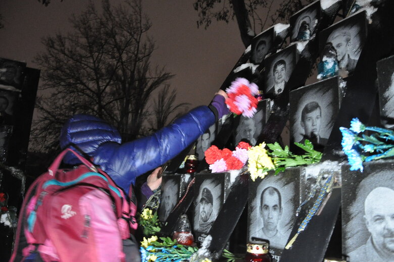 День Гідності та Свободи: у центрі Києва вшанували пам’ять Героїв Небесної Сотні 04