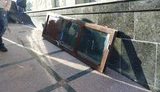 В Хмельницком разъяренные предприниматели выломали дверь облгосадминистрации. Губернатор сбежал через черный ход. ФОТОрепортаж.