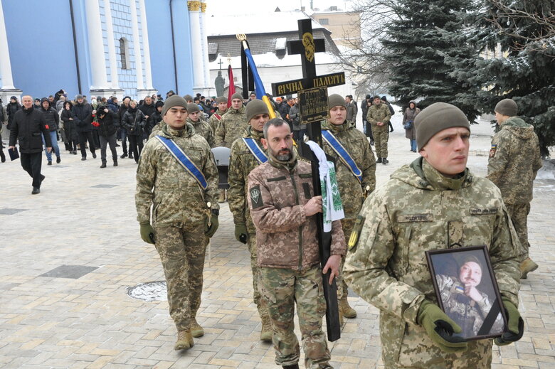 Із загиблим українським воїном Денисом Галушком попрощалися у Києві 10