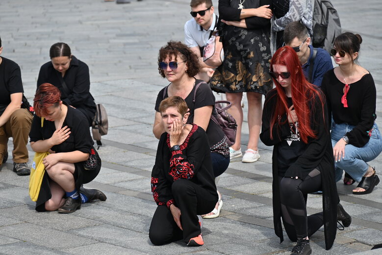 На київському Майдані попрощалися із бойовим медиком Дар’єю Філіп’євою (Блискавкою), яка загинула на фронті 07