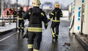 Росіяни вдарили по АЗС у Сумах: дві людини постраждали. ВІДЕО+ФОТОрепортаж