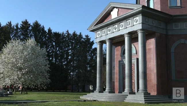 Мавзолей, как у Наполеона: Аграрий Яковишин достроил свою усыпальницу за $3 млн на Черниговщине 01