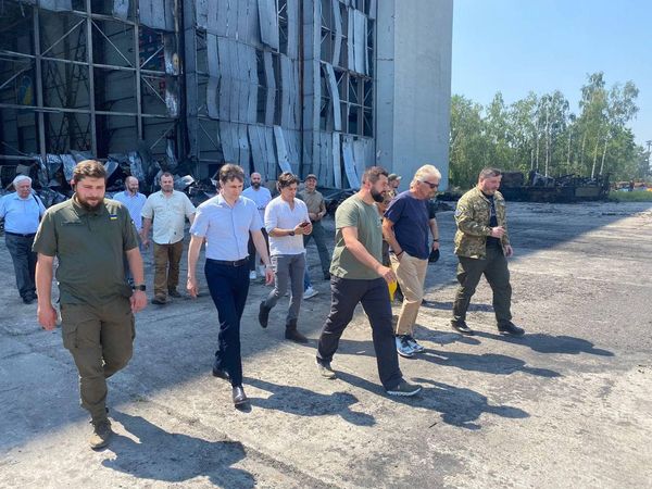 Мільярдер Бренсон відвідав Гостомель, цікавився відновленням аеродрому Антонов 01