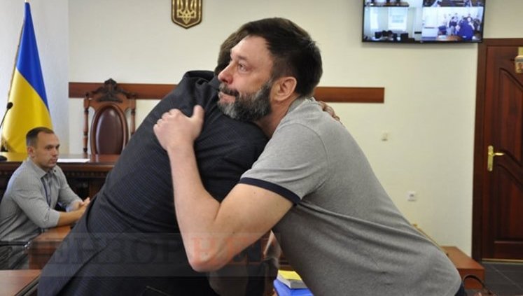 Суд у Києві звільнив пропагандиста Вишинського з-під варти. ВІДЕО+ФОТОрепортаж