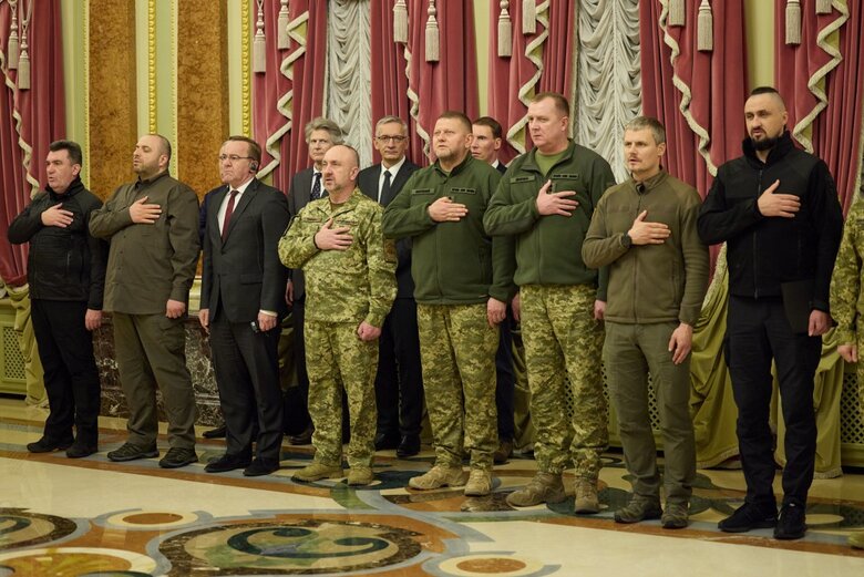 Zelenskyy presents state awards on occasion of Day of Airborne Assault Forces 03 Zelenskyy presents state awards on occasion of Day of Airborne Assault Forces 03
