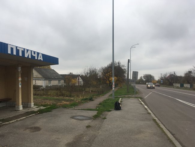 Храм розбрату: Віряни села на Рівненщині моляться в гаражі, доки триває війна церков 04