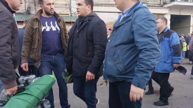 Правоохранители блокировали нардепов и активистов, которые пытались пронести палатки для митингующих под Радой 07