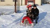 Тимофей Нагорный покатал Мику Ньютон на санках. ФОТОрепортаж