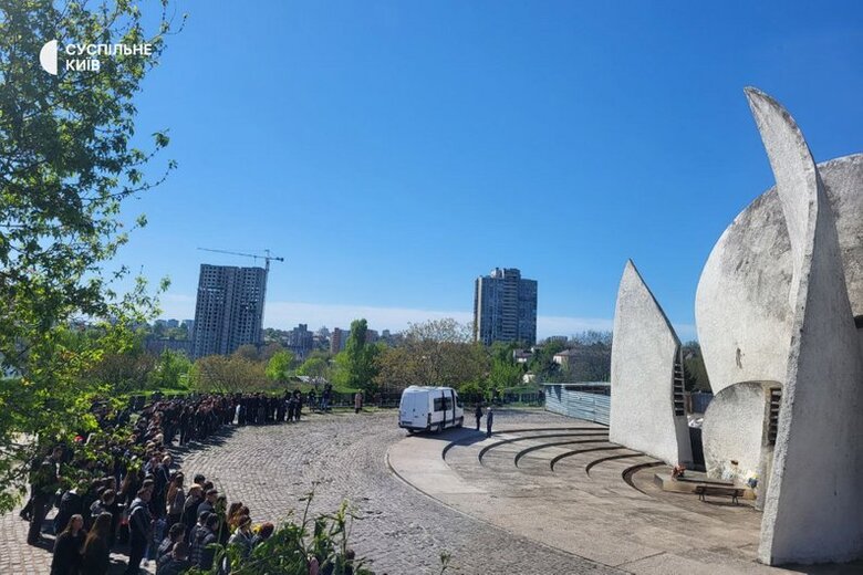 В Києві попрощалися з Данилом та його батьками