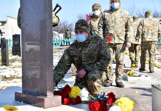 На горі Карачун вшанували память українських добровольців 10