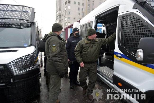 Нацгвардійці, які виконують завдання в ООС, отримали нові службові автомобілі 06