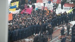 Chornobyl Victims Protesting at the Verkhovna Rada Protected by Police Cordon. PHOTO