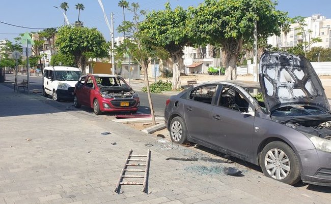 Ракетні обстріли і вуличні заворушення: кадри з Ізраїлю 50