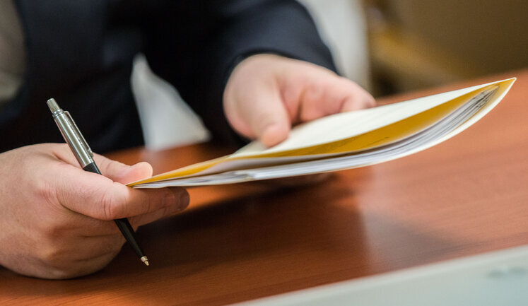 Ukrainian president tables bill on impeachment in parliament