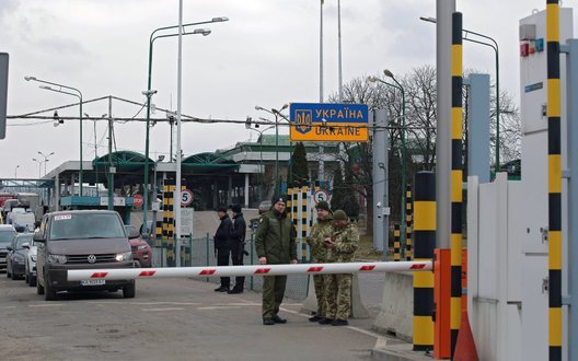 Словаччина закрила всі пункти пропуску на кордоні з Україною