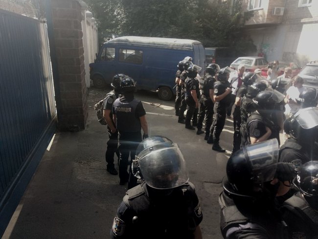 Екс-бійці Торнадо забарикадувалися в камерах Лукянівського СІЗО, працюють спецпризначенці 03