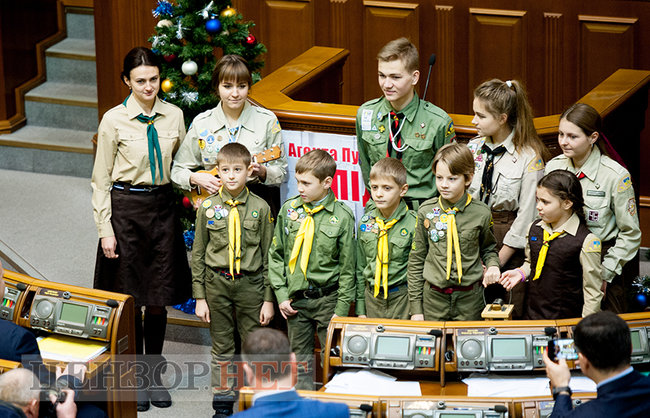 Пластуни принесли в Раду Вифлеємський вогонь миру 05