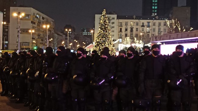 Зе, відповідай за базар!, - ФОПи протестують біля Палацу Україна перед концертом 95 кварталу 08