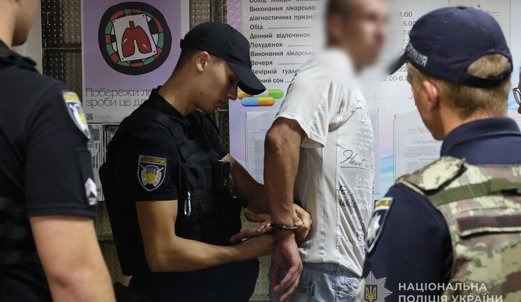Ветеран войны с ножом напал на врача в медучреждении Запорожья: его задержали. ФОТОрепортаж