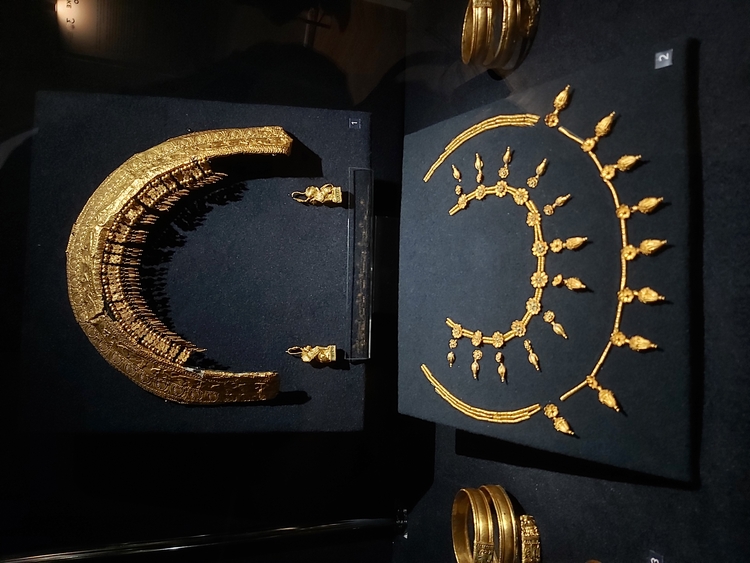 Russian occupiers stole Scythian gold from Melitopol Museum, - Office of Prosecutor General 01