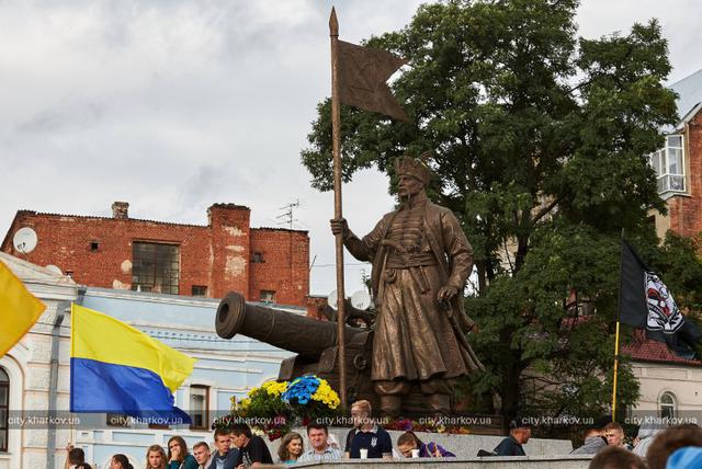 Памятник кошовому отаману Сірку встановили в Харкові 01