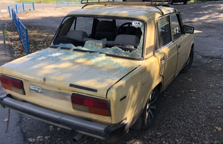 Occupiers fired 10 shells at Nikopol, damaged five-story building, 7 cars and power lines 02