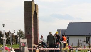 Польські історики почали розкопки на місці зруйнованого пам'ятника УПА в Грушовичах: представник України Шеремета спостерігає за роботами