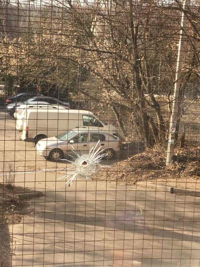 Unknown people attacked Holosiivskyi district court in Kyiv 01