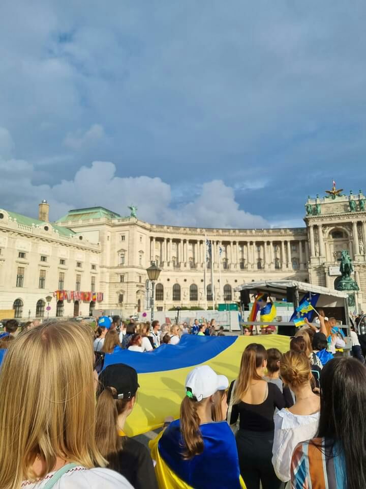 Украинские активисты организовали в Вене массовый Марш Независимости 06