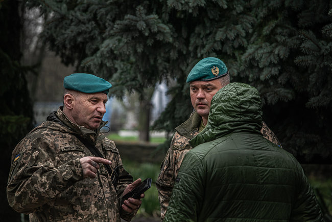 Меморіальну дошку морпіху 36-ї ОБрМП Михайлу Старостіну відкрили на Херсонщині 12