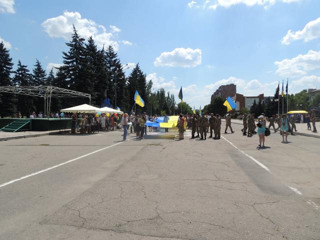 Жителі Торецька відзначили третю річницю визволення міста 07 Жителі Торецька відзначили третю річницю визволення міста 07