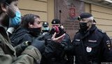 Более 20 участников одиночных пикетов против полицейского произвола задержали в Москве. ВИДЕО