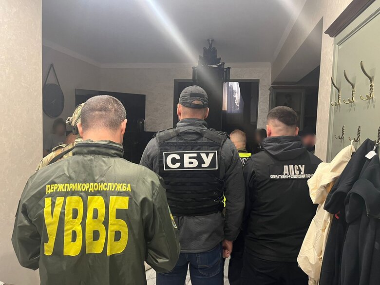 Затримано організаторів переправлення осіб за кордон